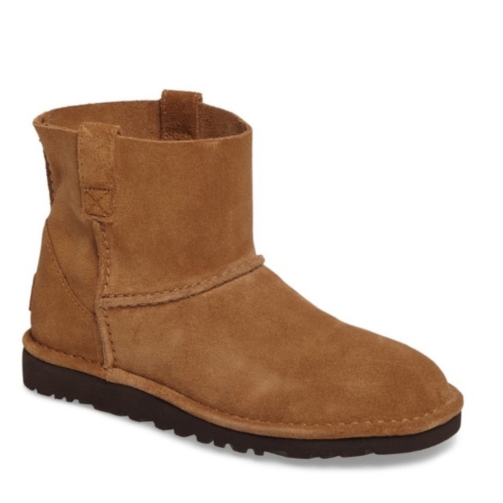 NWT UGG CLASSIC UNLINED SEUDE BOOTS SIZE 5